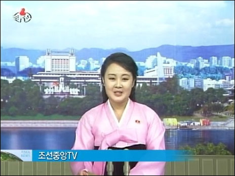 북한 조선중앙TV에 등장한 20대 초반의 앳된 여성앵커. 사진=채널A  화면 캡쳐