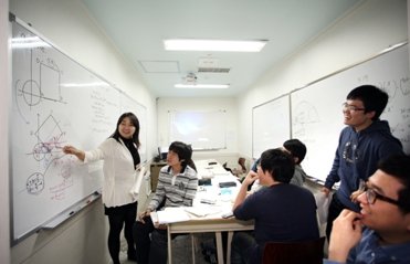 ▶비타에듀3.0학원의 수리소수정예 수업 장면