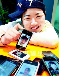 태현석 군이 영화 촬영에 사용한 아이폰4. 양회성 기자 yohan@donga.com