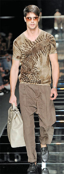 용 문양을 티셔츠에 옮긴 ‘존 리치몬드’의 2012년 봄여름 컬렉션. PFIN 퍼스트뷰코리아 제공