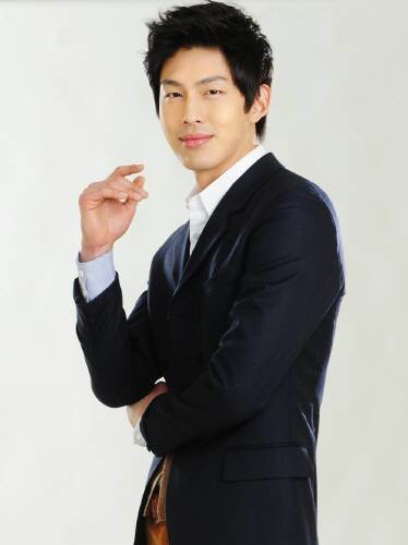 남성듀오 UN출신 최정원.