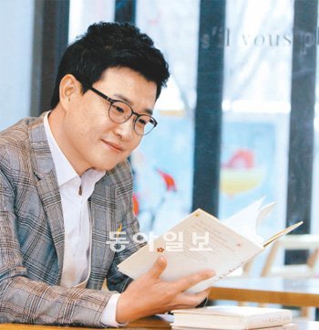 방송인 김성주 씨는 항상 메모를 하며 책을 읽는다고 했다. 자신의 생각을 적어두면 머릿속에 책 내용이 오랫동안 남기 때문이다. 원대연 기자 yeon72@donga.com