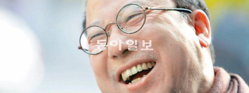 “아침에 뱀을 볼 것 같다는 느낌이 들면 어김없이 뱀이 눈앞에 나타났다”는 장석주 시인. 7년 넘게 주역을 공부한 그는 시인이자 도사가 된 듯했다. 문예중앙 제공