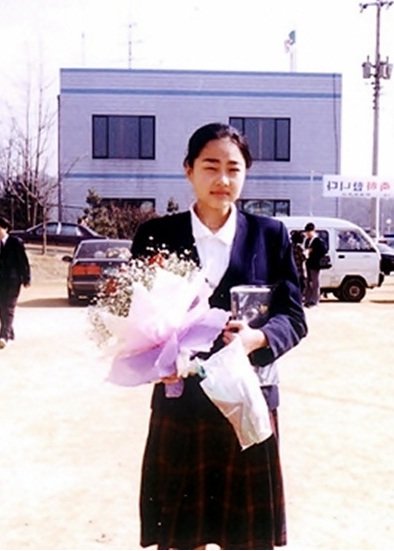 홍수현 졸업사진(출처= 커뮤니티 게시판)