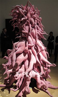 부드러운 조각작품 ‘몬스터’ 연작.