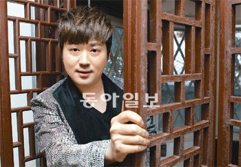 박현빈은 “또 한 번의 기회가 찾아온 것 같다”며 “느낌이 온다. 뮤지컬 ‘달고나’가 정말 잘됐으면 좋겠다”고 말했다. 국경원 동아닷컴 기자 onecut@donga.com