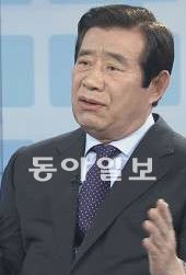 10일 채널A의 ‘대담한 인터뷰’를 녹화 중인 민주통합당 한광옥 상임고문. 채널A 제공