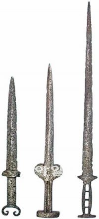 왼쪽부터 각각 기원전 5세기 36.8cm, 기원전 6세기 40cm, 기원전 4세기 55.5cm