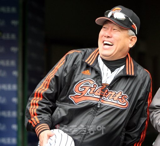 ‘더불어 사는 것이 좋은것’이란 신념을 갖고 있는 롯데 양승호 감독은 평소 야구계에서 적이 없고 인간관계가 폭 넓기로 소문날 만큼, ‘사람 좋기로 따지면 1등’이란 평가를 듣는다. 스포츠동아DB