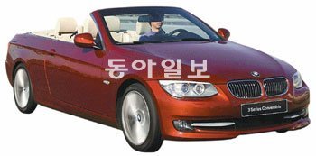 수입차 수요층이 다양해지면서 ‘개성 있는 차’의 대명사인 컨버터블의 인기도 높아지고 있다. 각 수입차 브랜드는 지난해부터 본격화된 컨버터블 시장 확대에 따라 다양한 컨버터블 모델을 속속 선보이고 있다. BMW의 대표 컨버터블인 ‘335i 컨버터블’. BMW코리아 제공