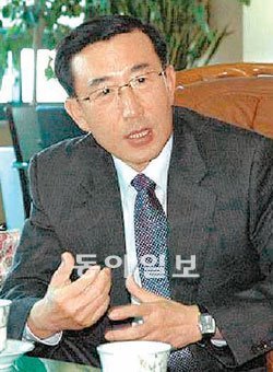 이승훈 대불대 총장이 14일 집무실에서 “지역사회가 원하는 인재 양성에 주력할 것”이
라는 포부를 밝히고 있다. 대불대 제공