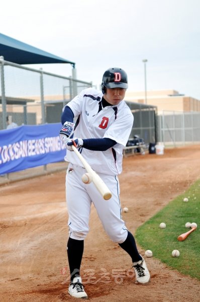 한국산 타격기계의 성능에, 정밀한 일본야구도 반했다. 소프트뱅크 후지모토 2군 타격코치는 두산 김현수의 토스배팅만 보고도 “하체를 이용해 방망이 돌리는 모습이 괜찮다”며 칭찬했다. 스포츠동아DB