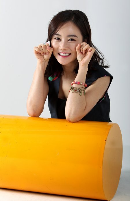 시트콤 ‘선녀가 필요해’에서 코믹하고 엉뚱한 모습을 보여줄 황우슬혜. 겉보기에는 새침하고 도도한 외모를 가진 그녀의 ‘반전 연기’는 과연 어떤 모습일까. 사진제공｜스포츠코리아