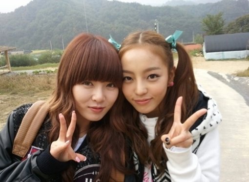 걸 그룹 '포미닛' 현아-'카라' 구하라(왼쪽부터)