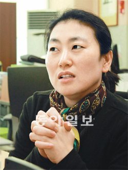 탈북청소년 대안학교 조명숙 교감은 인터뷰 도중 “중국에 억류돼 있는 탈북자들 걱정에 아이들이나 나나 제대로 밤잠을 이루지 못하고 있다”며 몇 차례나 눈물을 흘리면서 제대로 말을 잇지 못했다. 그러면서 “하루에도 열두 번씩 ‘제발 살아만 달라’ 기도하고 있다”고 했다. 허문명 기자 angelhuh@donga.com