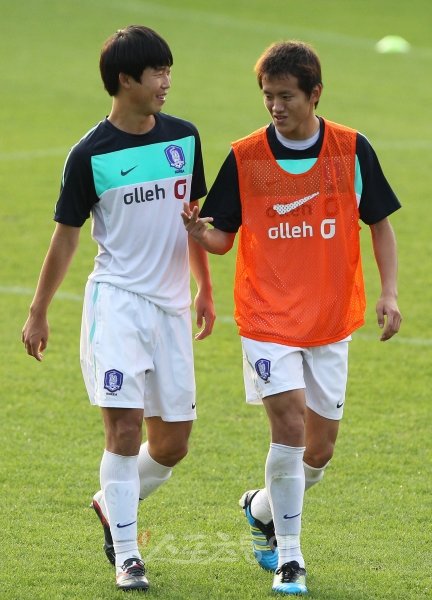 성남 윤빛가람(왼쪽)과 홍철은 1990년생 동갑내기로 K리그에서 가장 젊은 신세대 파트너다. 성남은 흥행 등 큰 도움이 될 것으로 기대하고 있다. 스포츠동아DB
