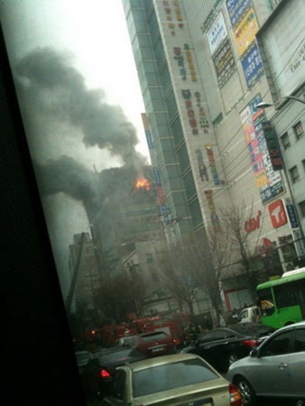 트위터상에 올라온 ‘미아삼거리 화재’ 사진. (출처: @_hongji_0127)