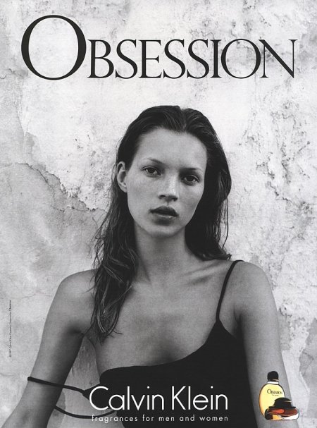 케이트 모스가 등장한 캘빈 클라인(Calvin Klein)의 향수 광고.