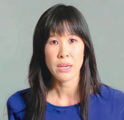 17일 북한에 억류되었던 날로부터 꼭 3주년을 맞는 미국 여기자 로라 링 씨는 미국의 북한인권단체가 제작한 비디오에 출연해 북송 중단을 호소했다. 유튜브 화면 캡처