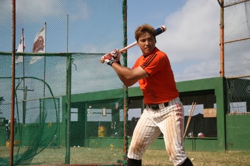 홍성흔은 가고시마 연습경기에서 홈런을 때려내지 못했다. 타격폼에 대한 고민이 깊어질 수밖에 없다. 홍성흔의 역할이 워낙 중요하기에 롯데로서도 시간을 두고 그의 판단을 존중할 방침이다. 사진제공｜롯데 자이언츠