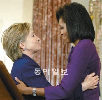 힐러리 클린턴(왼쪽)과 미셸 오바마. 동아일보DB