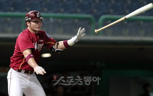 지난해 시즌 중반 LG에서 넥센으로 트레이드된 박병호는 후반기에만 12개의 홈런을 날리며 맹활약했다. 그토록 기다렸던 잠재력의 폭발, 올시즌 목표는 25개의 홈런과 80타점이다. 스포츠동아DB