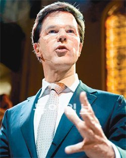 30대 당수에 이어 40대 초반에 총리에 오른 네덜란드의 마르크 뤼터 총리는 14일 동아일보와의 서면 인터뷰에서 “이번 서울 회의에서 네덜란드가 2014년 3차 핵안보정상회의 개최국으로 공식 결정될 것”이라며 “한국의 뒤를 잇게 돼 영광”이라고 말했다. 네덜란드 총리실 제공