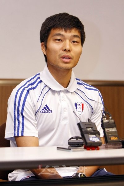 지난해 승부조작 혐의로 대한축구협회로부터 영구 제명된 최성국은 최근 FIFA로부터 국내외 선수활동 자격정지 처분을 받았다. 스포츠동아DB