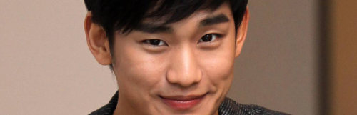 일민미술관의 텅 빈 전시관에서 사진을 찍는 동안 김수현은 “아, 음음, 하하하” 같은 혼잣말인지, 허밍인지 모를 소리를 계속 내면서 스스로 분위기를 띄웠다. 어색함에 대한 돌파구인 듯도, 스스로에 대한 주술인 듯도 보였다. 그는 “즐겁게 하려고요”라고 말했다. 김미옥 기자 salt@donga.com