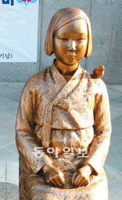 서울 주한 일본대사관 앞의 위안부 ‘평화비’.