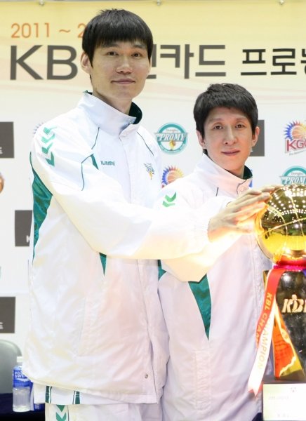 김주성(왼쪽)-박지현. 사진제공｜KBL