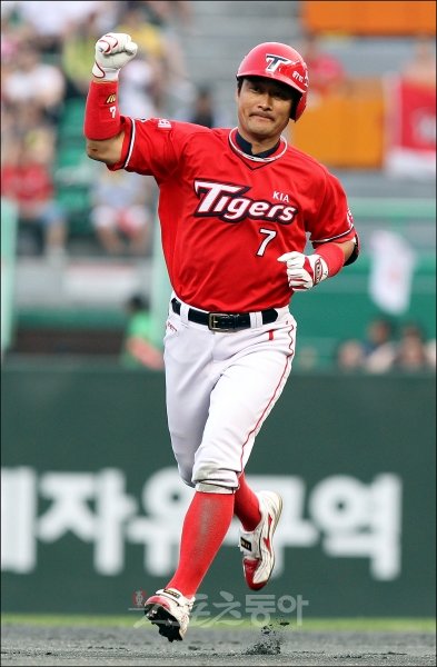 KIA는 이제 이종범 없이 2012시즌 개막을 맞이한다. ‘해태 시대의 종언’이자 ‘완전한 KIA 시대의 개막’이기도 하다. 스포츠동아DB