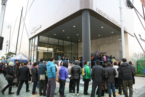 <포스코건설, '해운대 더샵 센텀누리' 모델하우스 방문 행렬>