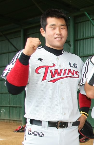 LG는 지난 시즌 후 14년 동안 안방을 지킨 조인성을 떠나보냈다. 2년차 포수 유강남은 시범경기에서 총알 같은 송구로 0.583의 높은 도루저지율을 기록했다. LG의 떠오르는 새 안방마님이다.  스포츠동아 DB