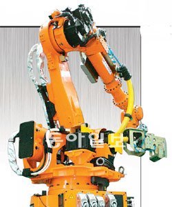 유진엠에스가 제작한 회전로봇.