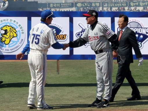 삼성 류중일 감독(왼쪽)-LG 김기태 감독. 사진제공｜스포츠코리아