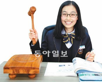 전교 142등에서 전교 38등까지 성적을 올린 서울 세화여고 2학년 이은진 양. 그는 이과 계통의 지식과 법학적 소양을 필요로 하는 특허변리사를 꿈꾼다.