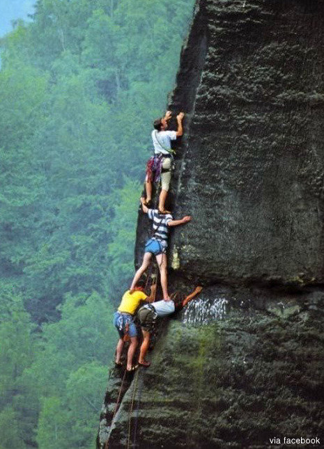 최악의 암벽 등반 사진 화제. 출처=해외 커뮤니티