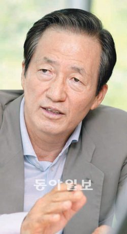 정몽준 새누리당 전 대표가 19일 동아일보와의 인터뷰에서 이달 대선출마를 선언하겠다고 밝혔다. 동아일보DB