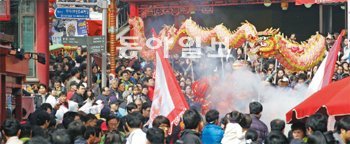 노동절을 맞아 중국 관광객이 대거 참가할 ‘인천 중국의 날 문화관광축제’가 28일부터 다음 달 1일까지 인천 중구 자유공원과 인천아트플랫폼 일대에서 열린다. 인천도시공사 제공