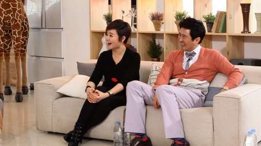 채널A ‘쇼킹’에서 달콤한 신혼 생활을 공개한 개그우먼 김효진(왼쪽)과 연기자 임호. 사진제공｜채널A