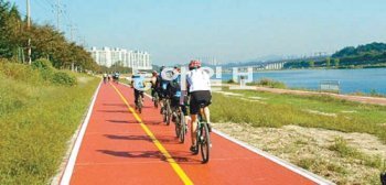 최근 개통된 대전 유성구 원촌동 갑천 주변의 자전거도로. 대전시 제공