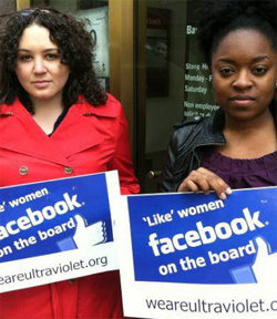 26일 미국 뉴욕 매디슨가의 페이스북 지사가 입주한 건물 앞에서 시위대가 ‘페이스북은 여성 이사 비율을 높여라’라고 적힌 피켓을 들고 시위를 벌이고 있다. 허핑턴포스트 홈페이지
