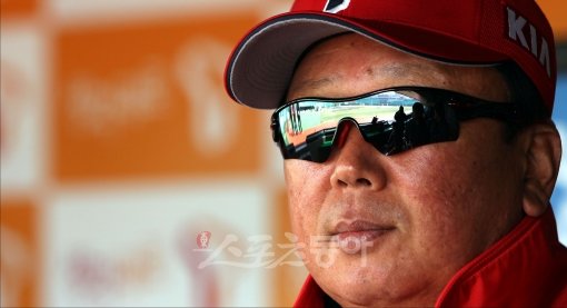 승률은 3할대(0.375)까지 떨어졌다. 부상자는 속출하고, 기대했던 선수는 궤도에 오르지 못하고 있다. 우승후보로 꼽혔던 KIA는 4월을 7위로 마감했다. 5월부터는 태양(SUN)의 얼굴에 먹구름이 걷히게 될까. 스포츠동아 DB