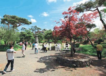 충남 홍성군 광천읍 매현리에 있는 ‘그림이 있는 정원’은 애틋한 부정이 담긴 스토리가 있는 아름다운 정원이다. 홍성군청 제공
