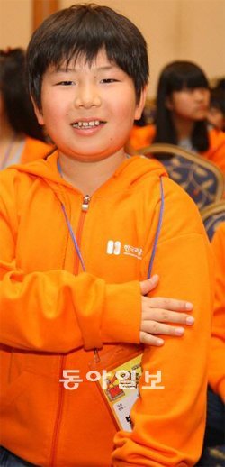 다문화가정 출신인 인천 신촌 초등학교 4학년 박민성 군은 과학창의가족캠프를 통해 자신감을 얻었다. 한국과학창의재단 제공