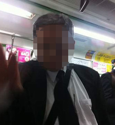 지하철에서 한 할아버지에게 ‘xx빵’이라는 단어로 성희롱을 당했다고 주장하는 한 여대생이 찍어서 올린 사진.