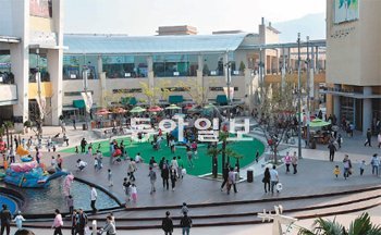 경남 김해시 장유면 신문리 김해관광유통단지 안에 위치한 김해 프리미엄 아울렛 전경.
김해 프리미엄 아울렛 제공