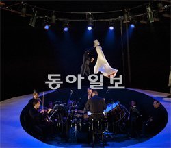 한국-벨기에 합작 공연 ‘병사 이야기’. 아시아나우 제공