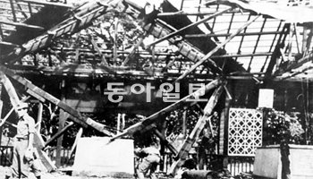 1983년 10월 9일 아웅산테러 직후 현장. 건물이 형체를 알아보기 어려울 정도로 파괴됐다. 동아일보DB